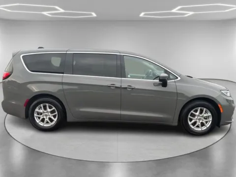 More photos of 2023 Chrysler Pacifica Touring L at Brandon Reeves Auto World, NC