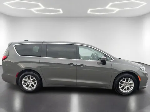 More photos of 2023 Chrysler Pacifica Touring L at Brandon Reeves Auto World, NC