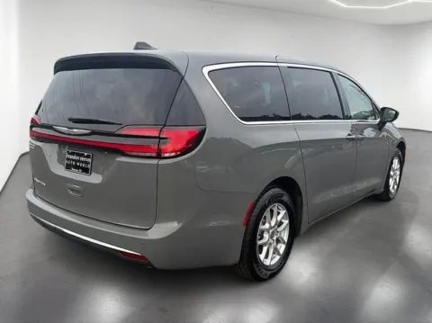 More photos of 2023 Chrysler Pacifica Touring L at Brandon Reeves Auto World, NC