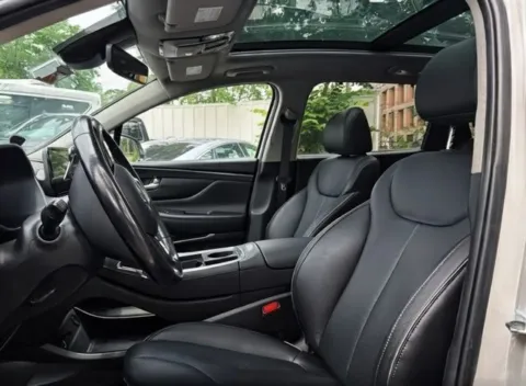 More photos of 2023 Hyundai Santa Fe Limited at Brandon Reeves Auto World, NC