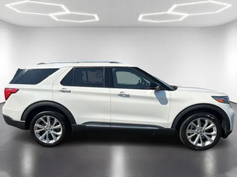 More photos of 2022 Ford Explorer Platinum at Brandon Reeves Auto World, NC