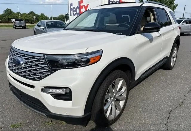 2022 Ford Explorer Platinum 4WD's photo