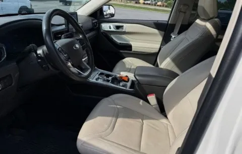 More photos of 2022 Ford Explorer Platinum at Brandon Reeves Auto World, NC