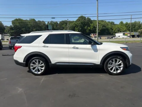 More photos of 2022 Ford Explorer Platinum at Brandon Reeves Auto World, NC