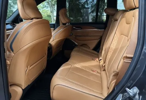 More photos of 2022 Jeep Grand Cherokee Summit at Brandon Reeves Auto World, NC