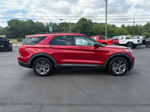 More photos of 2021 Ford Explorer XLT at Brandon Reeves Auto World, NC