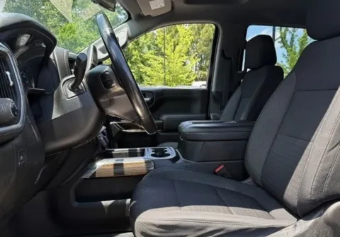 More photos of 2021 Chevrolet Silverado 1500 LT Trail Boss at Brandon Reeves Auto World, NC