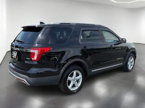 More photos of 2017 Ford Explorer XLT at Brandon Reeves Auto World, NC