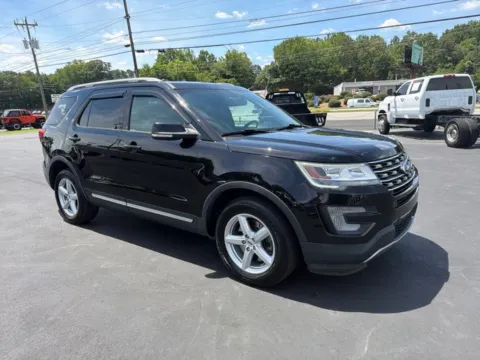 More photos of 2017 Ford Explorer XLT at Brandon Reeves Auto World, NC