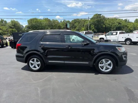 More photos of 2017 Ford Explorer XLT at Brandon Reeves Auto World, NC