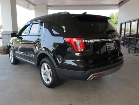 More photos of 2017 Ford Explorer XLT at Brandon Reeves Auto World, NC