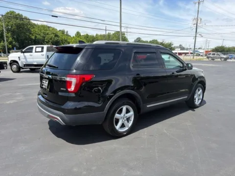 More photos of 2017 Ford Explorer XLT at Brandon Reeves Auto World, NC