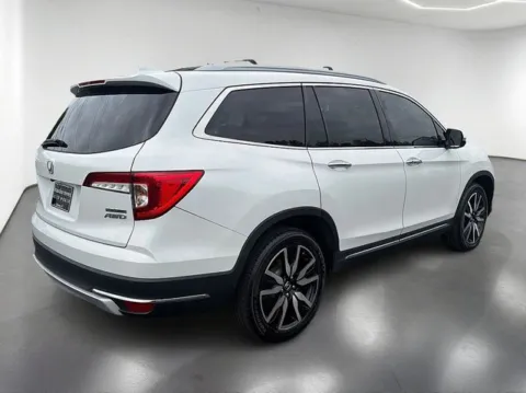 More photos of 2021 Honda Pilot Touring at Brandon Reeves Auto World, NC