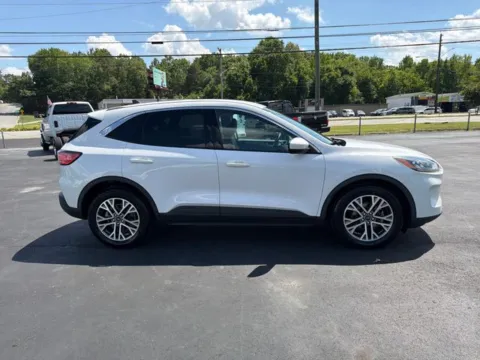 More photos of 2022 Ford Escape SEL at Brandon Reeves Auto World, NC