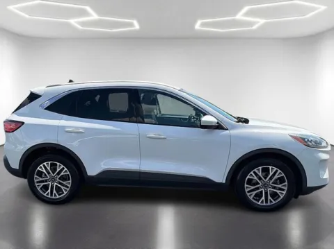 More photos of 2022 Ford Escape SEL at Brandon Reeves Auto World, NC