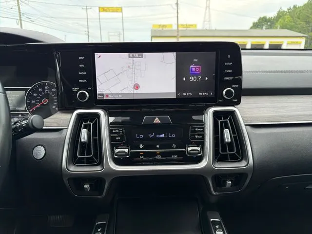 2022 Kia Sorento X-Line S - Photo 17