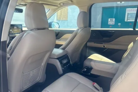 More photos of 2021 Lincoln Aviator Reserve at Brandon Reeves Auto World, NC