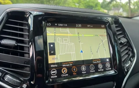 More photos of 2019 Jeep Cherokee Limited at Brandon Reeves Auto World, NC