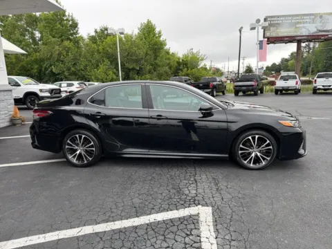 More photos of 2018 Toyota Camry SE at Brandon Reeves Auto World, NC