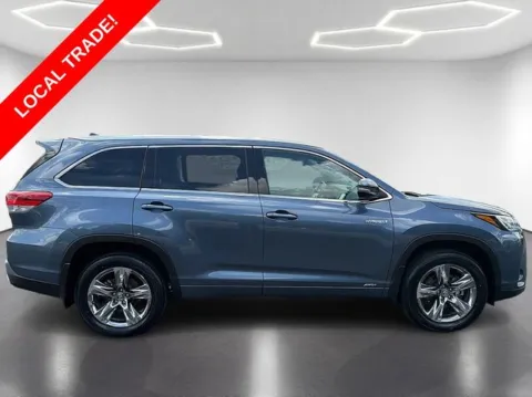 More photos of 2019 Toyota Highlander Hybrid Limited Platinum at Brandon Reeves Auto World, NC