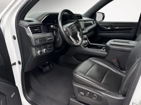More photos of 2021 GMC Yukon XL Denali at Brandon Reeves Auto World, NC