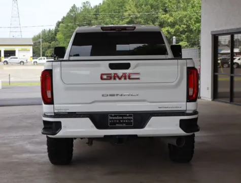 More photos of 2020 GMC Sierra 2500 HD Denali at Brandon Reeves Auto World, NC
