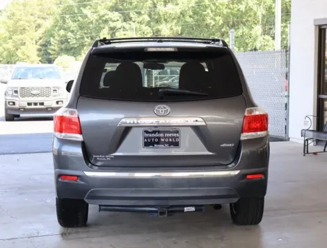 More photos of 2011 Toyota Highlander Limited at Brandon Reeves Auto World, NC