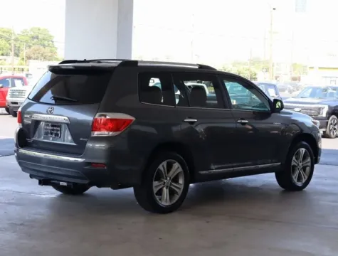 More photos of 2011 Toyota Highlander Limited at Brandon Reeves Auto World, NC