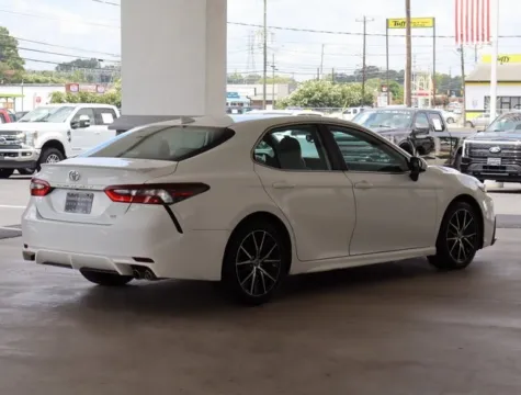 More photos of 2021 Toyota Camry SE at Brandon Reeves Auto World, NC