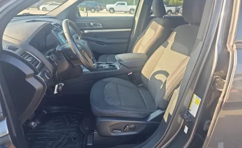 More photos of 2018 Ford Explorer XLT at Brandon Reeves Auto World, NC