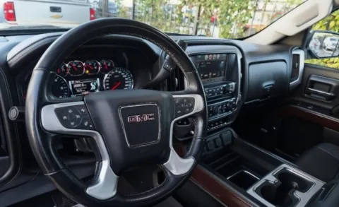 More photos of 2018 GMC Sierra 1500 SLT at Brandon Reeves Auto World, NC
