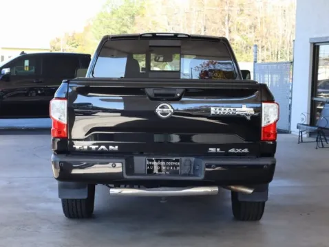 More photos of 2018 Nissan Titan SL at Brandon Reeves Auto World, NC