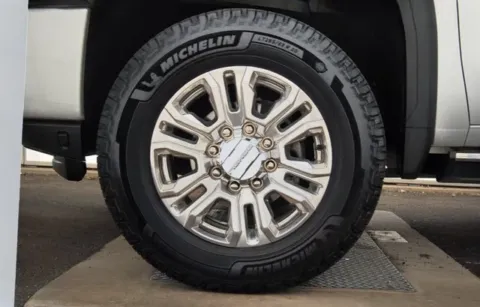 More photos of 2021 GMC Sierra 2500HD Denali at Brandon Reeves Auto World, NC