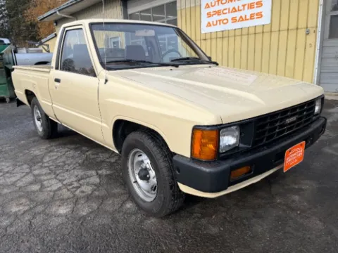 Beige 1986 Toyota Pickup 22R Pickup 2WD for sale in Spokane, WA