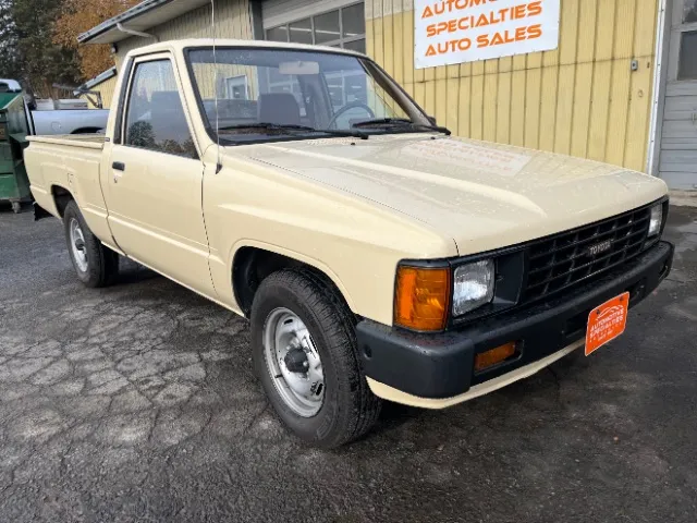 Beige 1986 Toyota Pickup 22R Pickup 2WD for sale in Spokane, WA