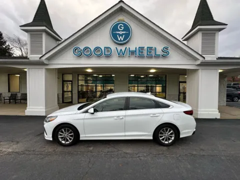 White 2019 Hyundai Sonata SE Sedan 4D for sale in Liverpool, OH