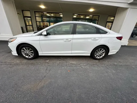 Photos of 2019 Hyundai Sonata SE Sedan 4D for sale in Liverpool, OH at Good Wheels