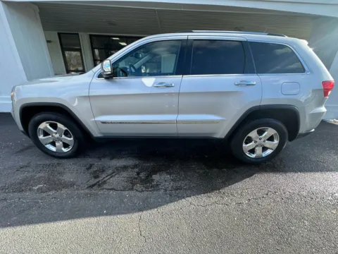Photos of 2013 Jeep Grand Cherokee Limited Sport Utility 4D for sale in Liverpool, OH at Good Wheels