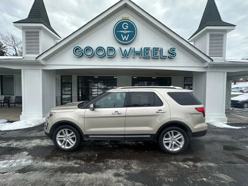 2017 Ford Explorer Limited's photo