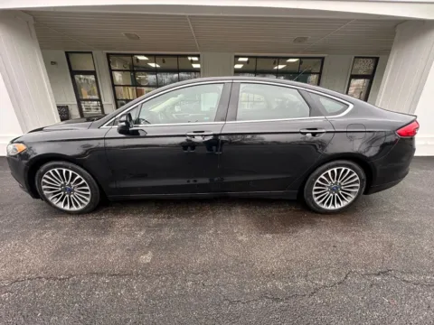 Photos of 2017 Ford Fusion SE Sedan 4D for sale in Liverpool, OH at Good Wheels
