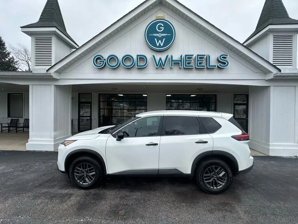 2024 Nissan Rogue S's photo