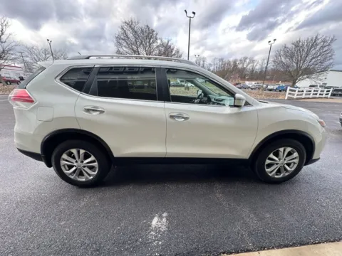 More photos of 2016 Nissan Rogue SV Sport Utility 4D at Good Wheels, OH