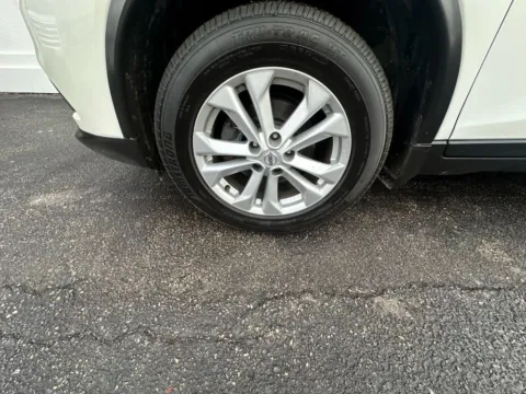 More photos of 2016 Nissan Rogue SV Sport Utility 4D at Good Wheels, OH