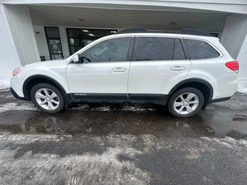 Photos of 2014 Subaru Outback 2.5i Premium Wagon 4D for sale in Liverpool, OH at Good Wheels