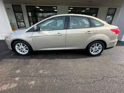 Photos of 2016 Ford Focus SE Sedan 4D for sale in Liverpool, OH at Good Wheels