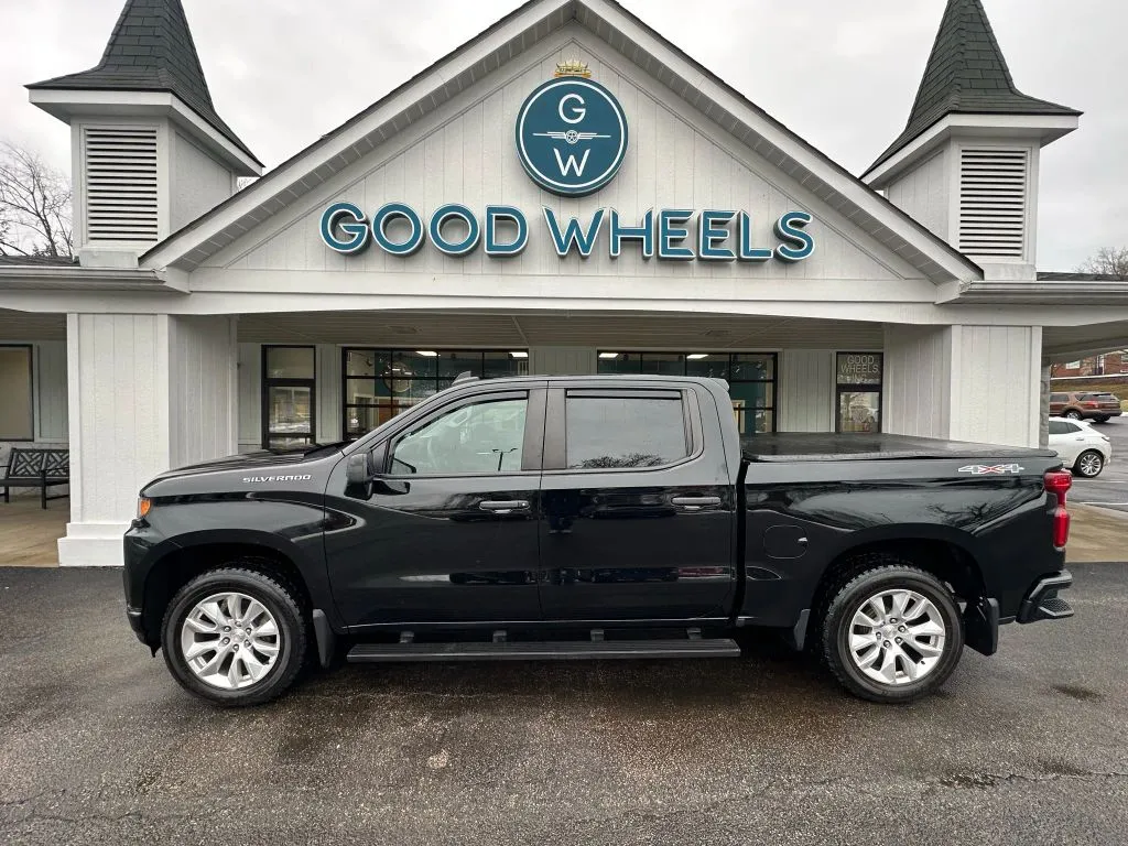 Black 2020 Chevrolet Silverado 1500 Crew Cab Custom Pickup 4D 5 3/4 ft for sale in Liverpool, OH