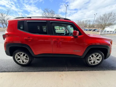 More photos of 2016 Jeep Renegade Latitude Sport Utility 4D at Good Wheels, OH