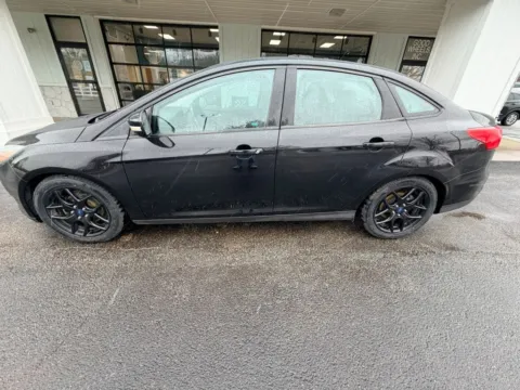 Photos of 2016 Ford Focus SE Sedan 4D for sale in Liverpool, OH at Good Wheels