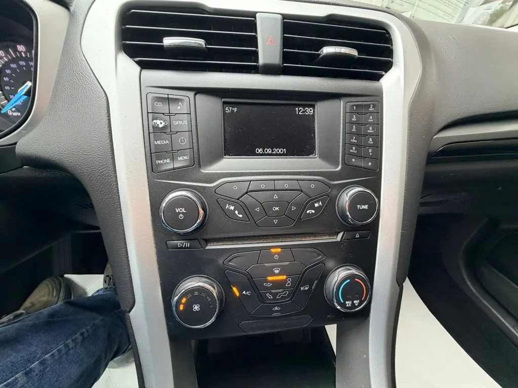 Ford Fusion photo 18