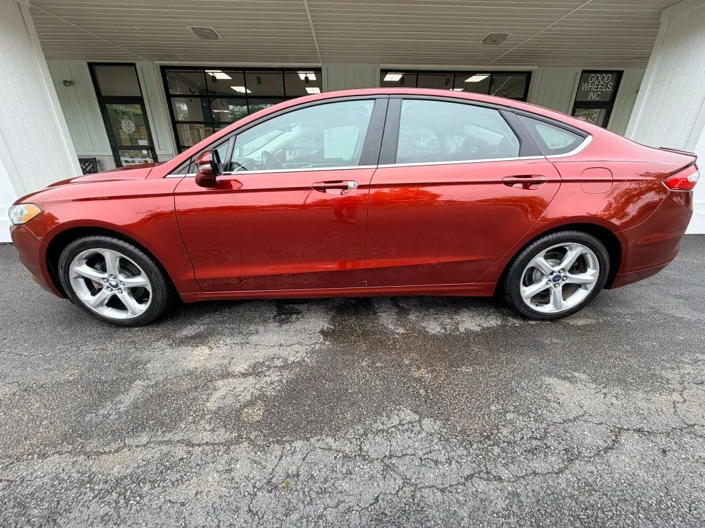 Ford Fusion photo 2